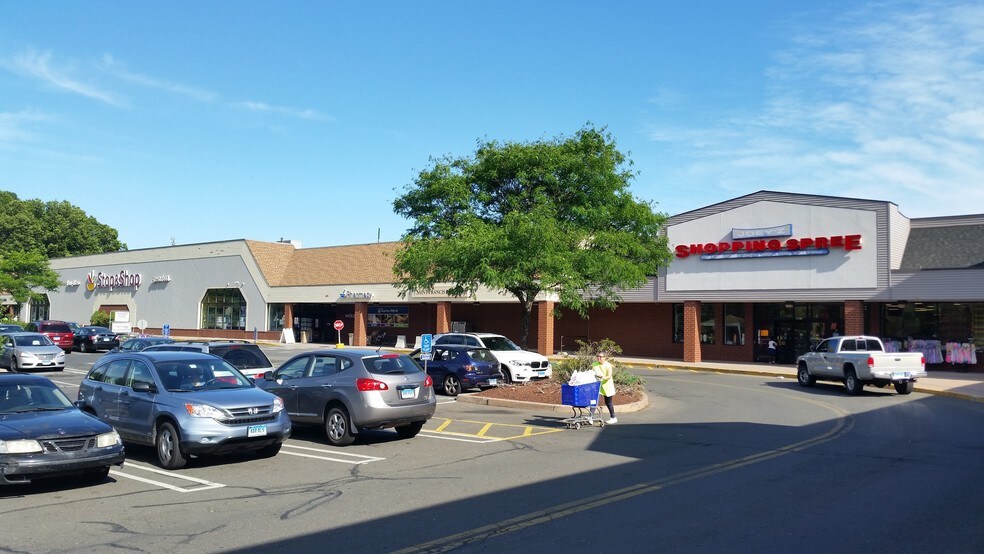 More Photos Of 412 Middle Tpke W, Manchester Unknown For Lease