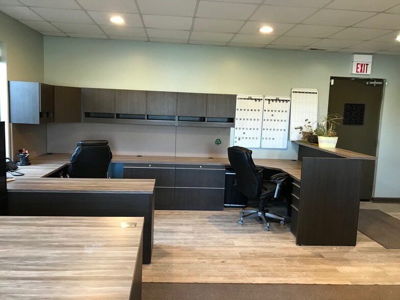 More Photos Of 825 E North St, Elburn Warehouse For Lease