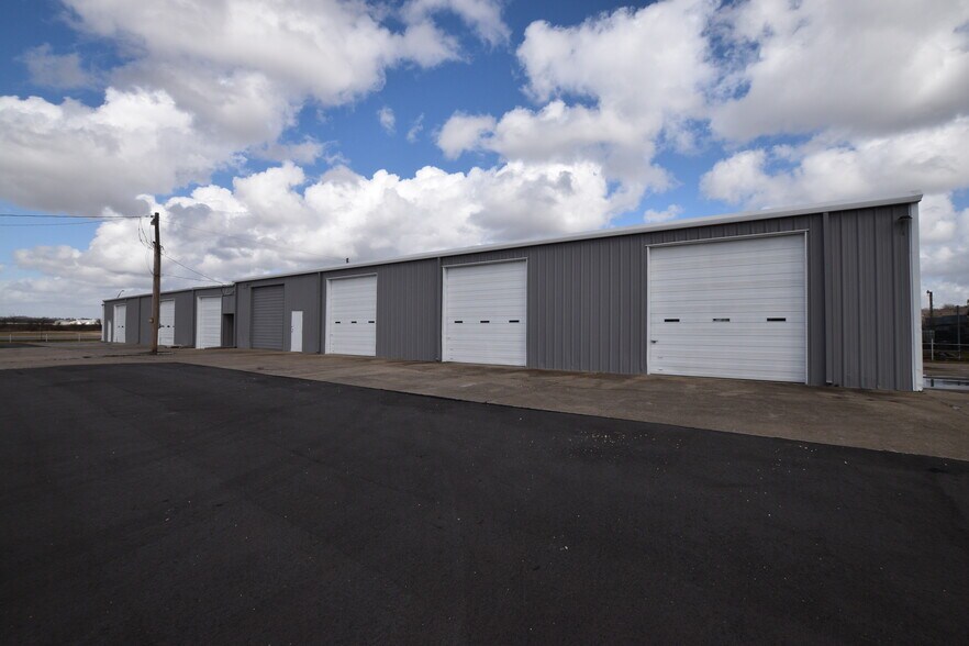 More Photos Of 2175 W Choctaw St, Tahlequah Light Distribution For Sale