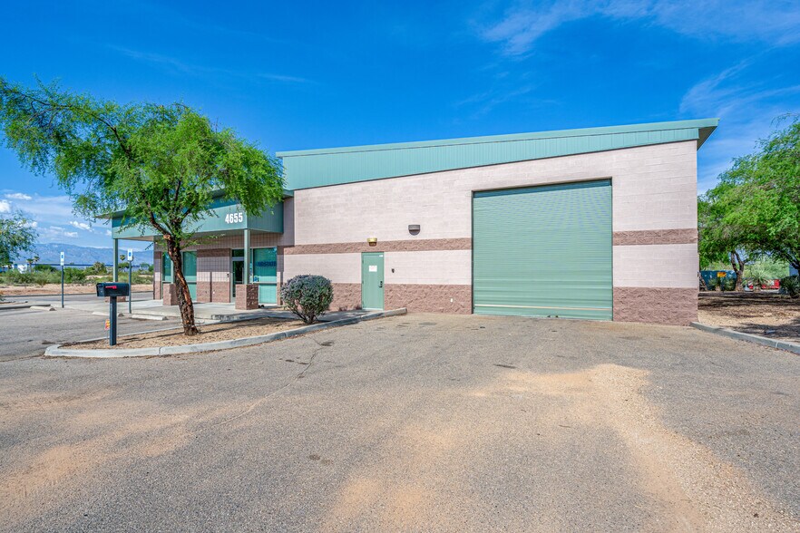 More Photos Of 4655 S Coach Dr, Tucson Warehouse For Sale