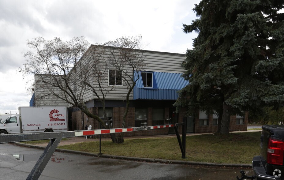 More Photos Of 2627 Edinburgh Pl, Ottawa Warehouse For Lease