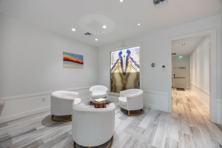 More Photos Of 1011-1065 5th Ave N, Naples Office Residential For Sale