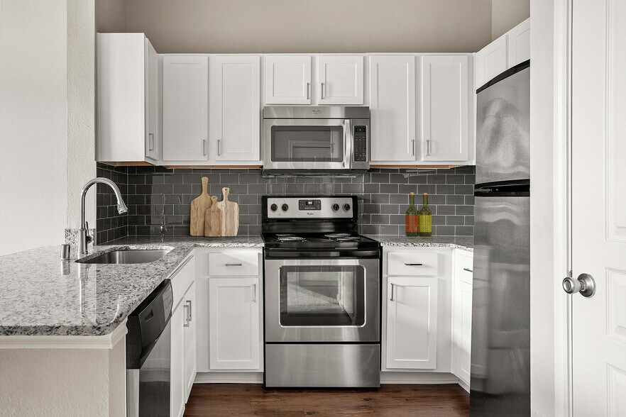 More Photos Of 7927 Forest Ln, Dallas Apartments For Lease