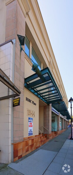 More Photos Of 1544-1554 Marine Dr, West Vancouver Storefront Retail Office For Lease