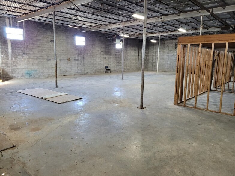 More Photos Of 604 Sheridan Ave, Dalton Warehouse For Lease