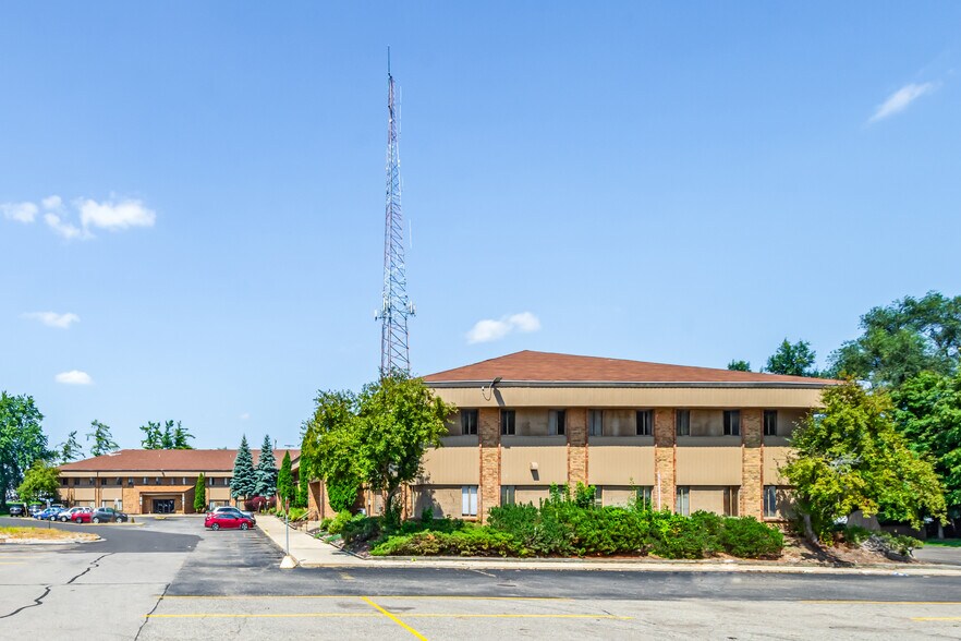 More Photos Of 913 W Holmes Rd, Lansing Medical For Sale