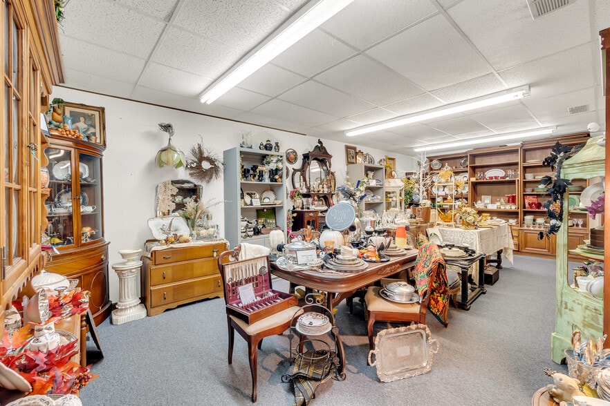 More Photos Of 112 N Orange St, Fredericksburg Storefront Retail Office For Sale