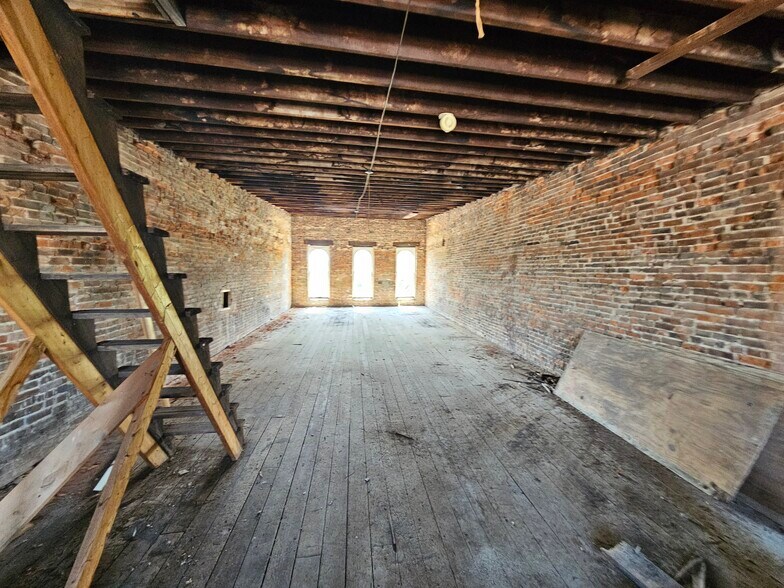 More Photos Of 124 Main St, Vincennes Office For Sale