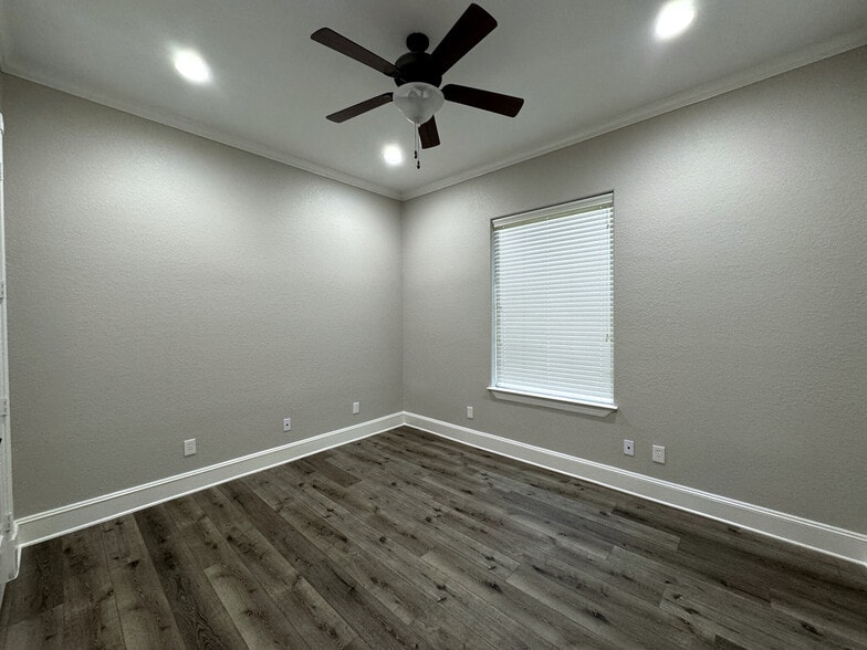 More Photos Of 11601 Spring Cypress Rd, Tomball Medical For Sale
