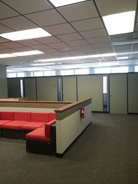 More Photos Of 4200 Euclid Ave, Rolling Meadows Office For Lease