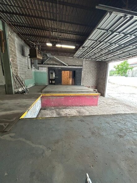 More Photos Of 6924 E Truman Rd, Kansas City Warehouse For Sale