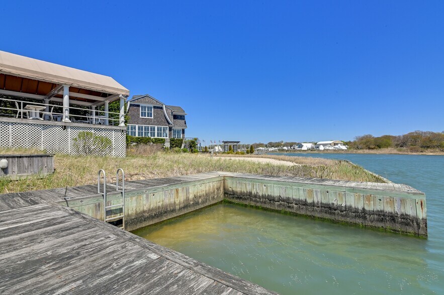 More Photos Of 56-58 S Bay Ave, Eastport Restaurant For Sale
