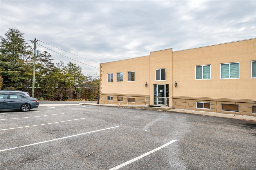 More Photos Of 72 Highway 27, Edison Medical For Sale