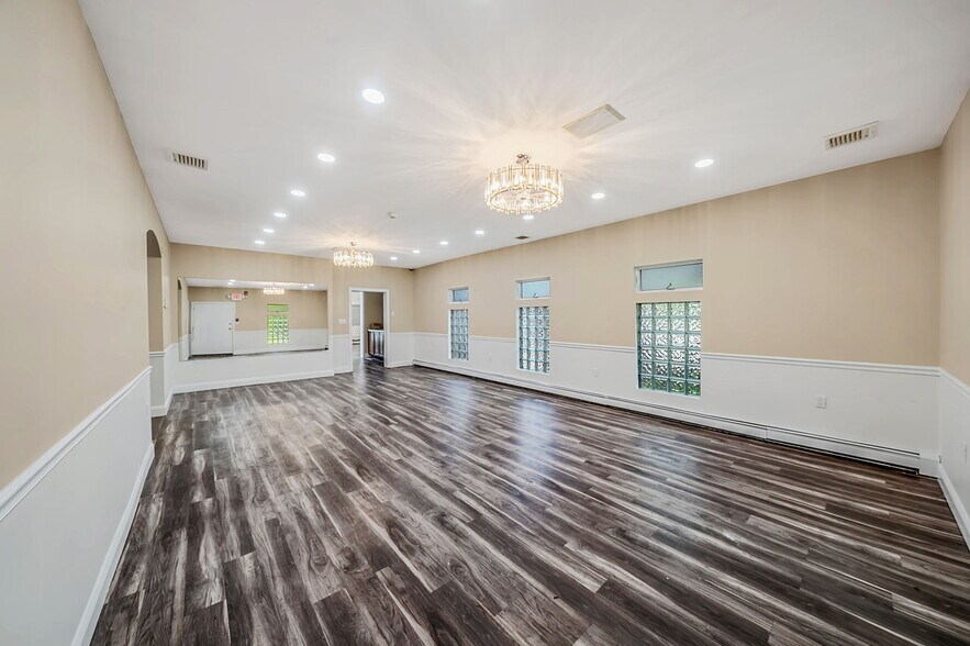 More Photos Of 41 Echo Ave, Miller Place Medical For Lease