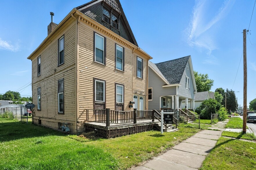 More Photos Of 1614 W 3rd St, Davenport Apartments For Sale