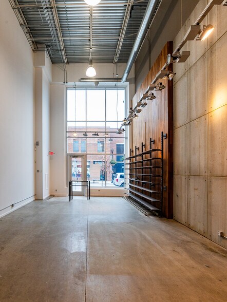 More Photos Of 3008 Hennepin Ave, Minneapolis Storefront For Lease