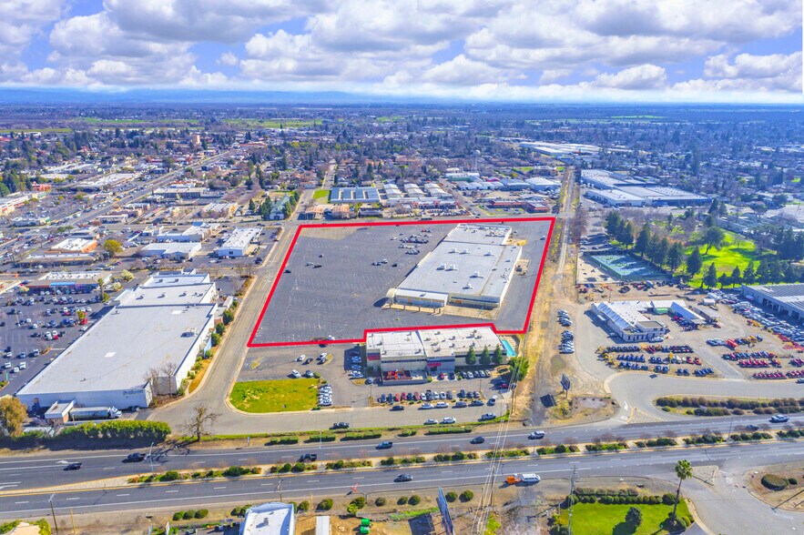 More Photos Of 850 Gray Ave, Yuba City Department Store For Sale