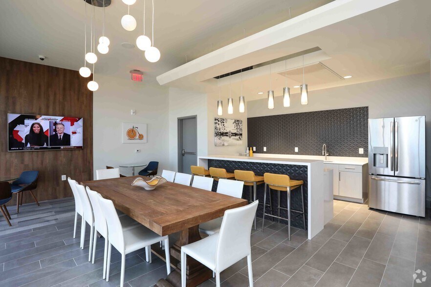 More Photos Of 6009 Oxon Hill Rd, Oxon Hill Apartments For Lease