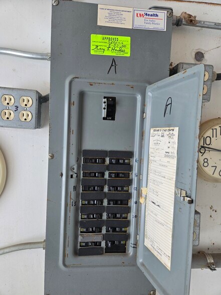 More Photos Of 2285 Northern Rd, Neenah Specialty For Sale