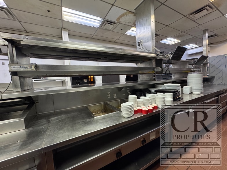 More Photos Of 23 Crystal Run Xing, Middletown Restaurant For Lease