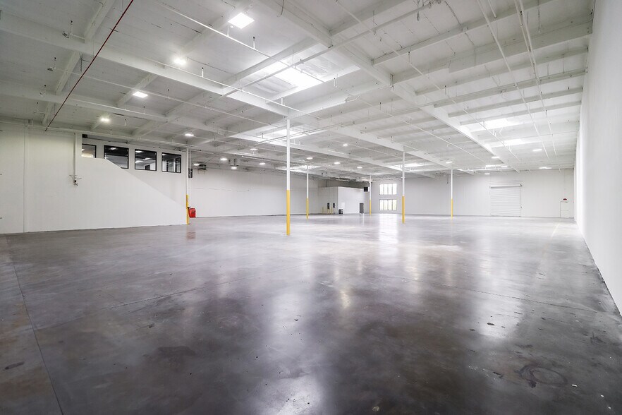 More Photos Of 10951 Pendleton St, Sun Valley Warehouse For Lease