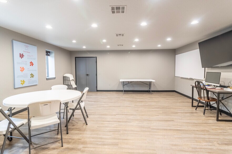 More Photos Of 2320 Beverly Hills St, Norman Warehouse For Sale