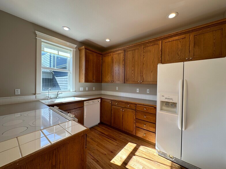 More Photos Of 1465-1495 NE Village St, Fairview Storefront Retail Residential For Sale