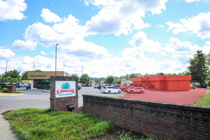 Primary Photo Of 603 Hillsboro Rd, Franklin Freestanding For Lease