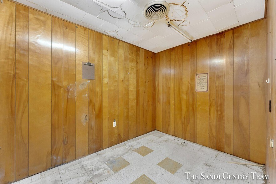 More Photos Of 1343 Whitehall Rd, Muskegon Medical For Sale