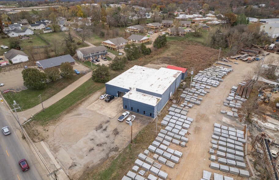 More Photos Of 519 Benham St, Bonne Terre Light Manufacturing For Sale
