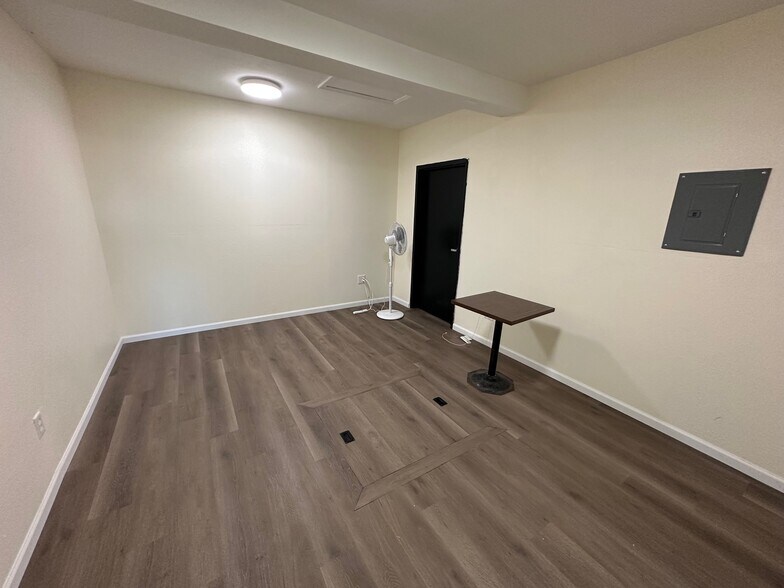 More Photos Of 45 N Commerical St, Glenns Ferry Storefront Retail Office For Sale