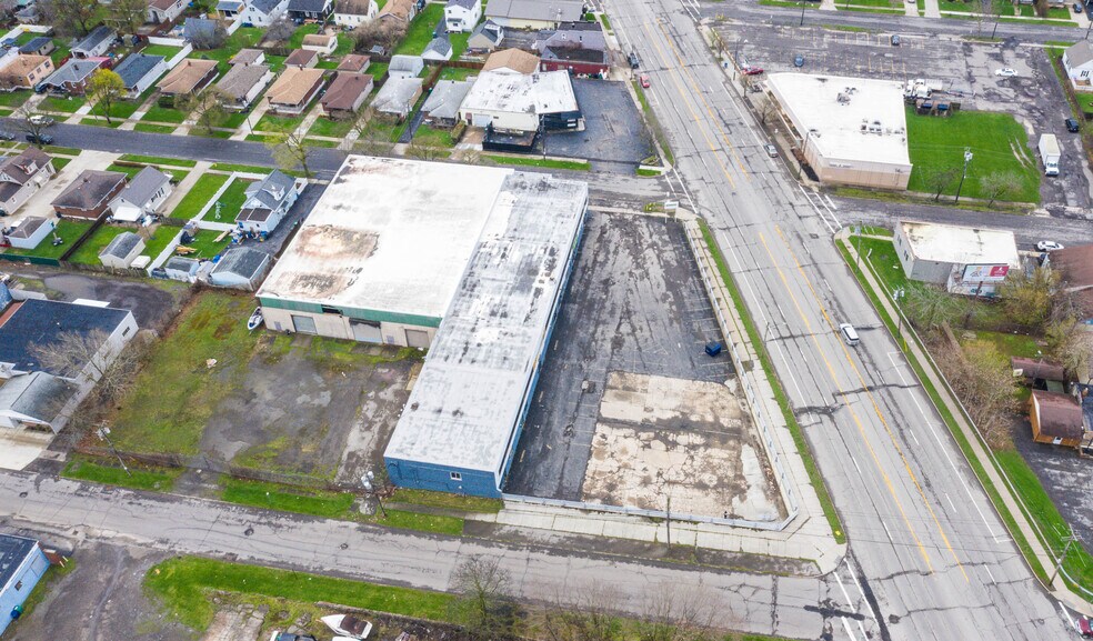 More Photos Of 2425 Hyde Park Blvd, Niagara Falls Freestanding For Sale
