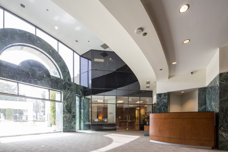More Photos Of 1990 S Bundy Dr, Los Angeles Office For Lease