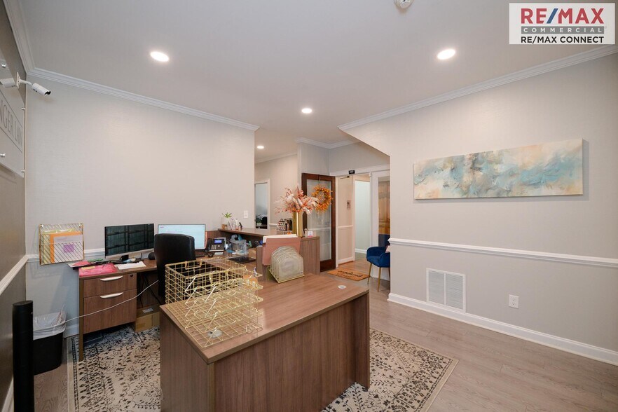 More Photos Of 760 McGuire Pl, Newport News Office For Sale