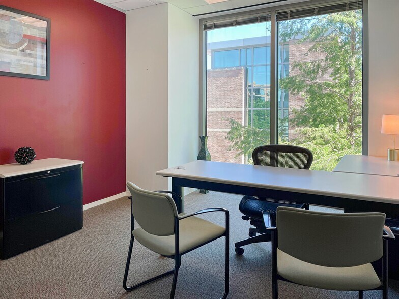 More Photos Of 21 Waterway Ave, The Woodlands Coworking Space