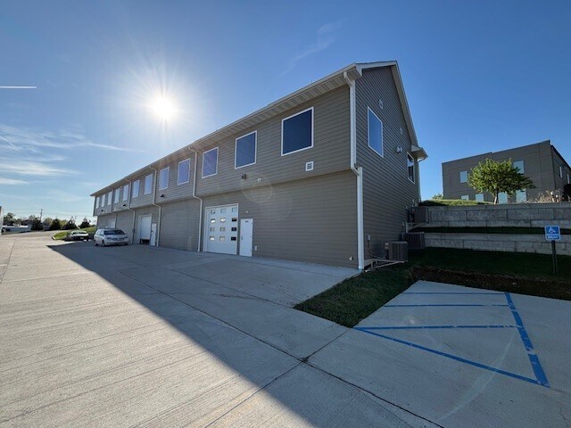 More Photos Of 207 Peach Way, Columbia Flex For Lease