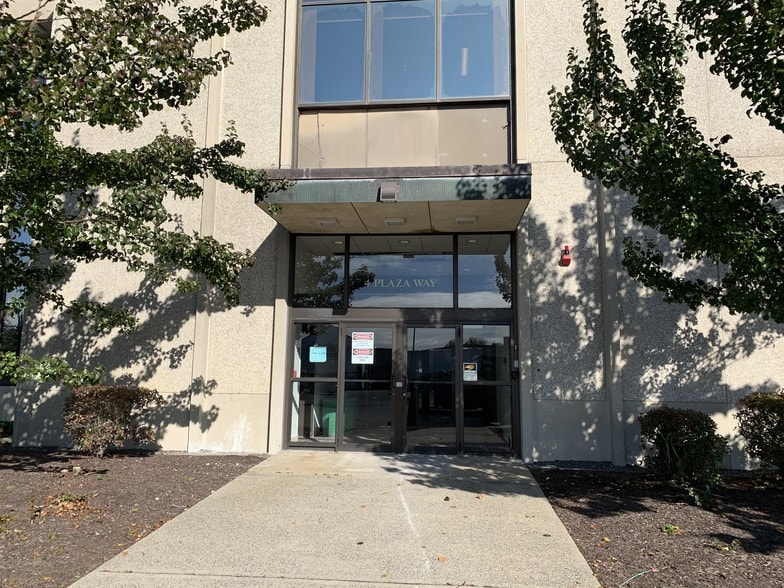 More Photos Of 4 Plaza Way, Fairhaven Bank For Lease