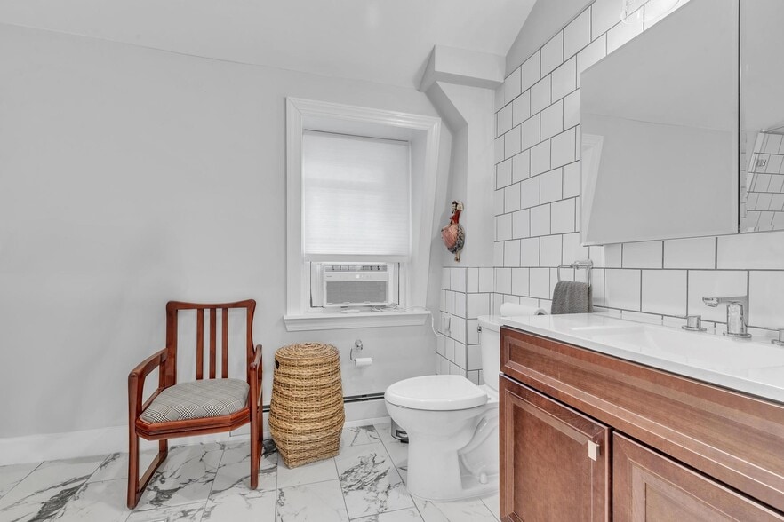 More Photos Of 277 W Baltimore Pike, Media Office For Sale