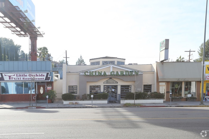 More Photos Of 21618 Ventura Blvd, Woodland Hills Restaurant For Lease