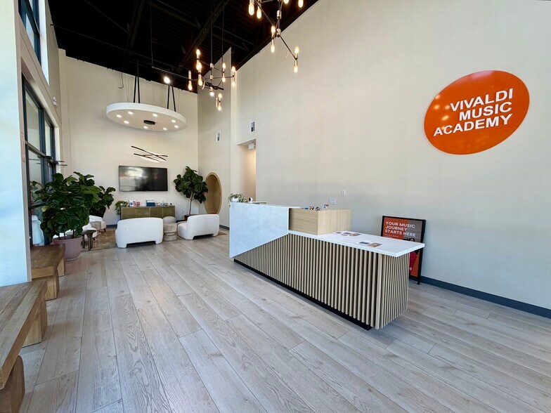 More Photos Of 1009 Yale St, Houston Freestanding For Lease