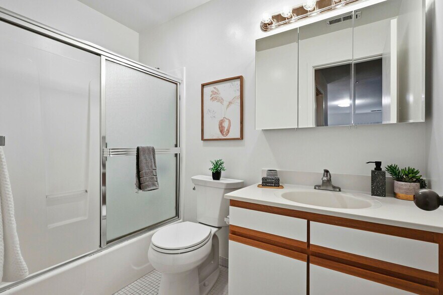 More Photos Of 1678 Wallace Ave, San Francisco Specialty For Sale