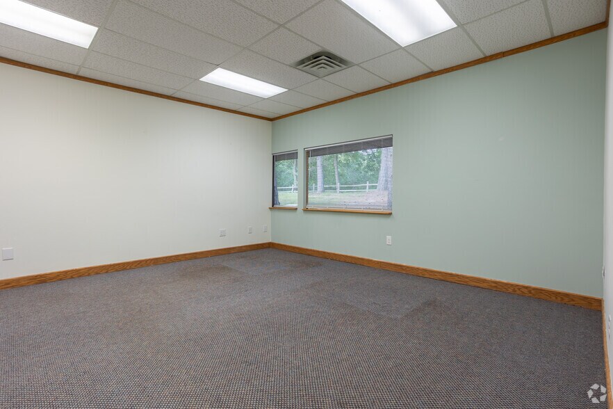 More Photos Of 411 W Lake Lansing Rd, East Lansing Unknown For Lease