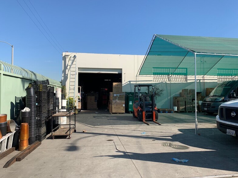 More Photos Of 15505-15515 Minnesota Ave, Paramount Warehouse For Lease