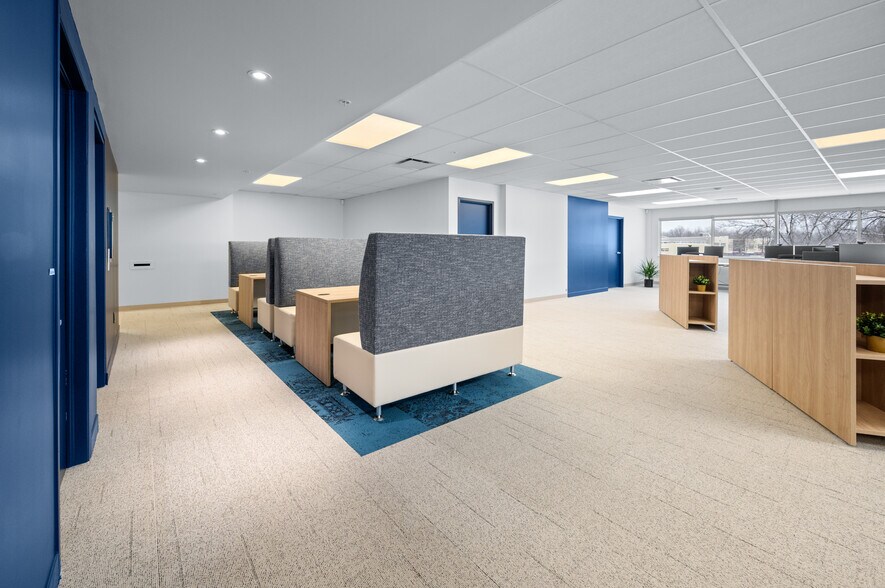 More Photos Of 925 Av Newton, Québec Manufacturing For Lease