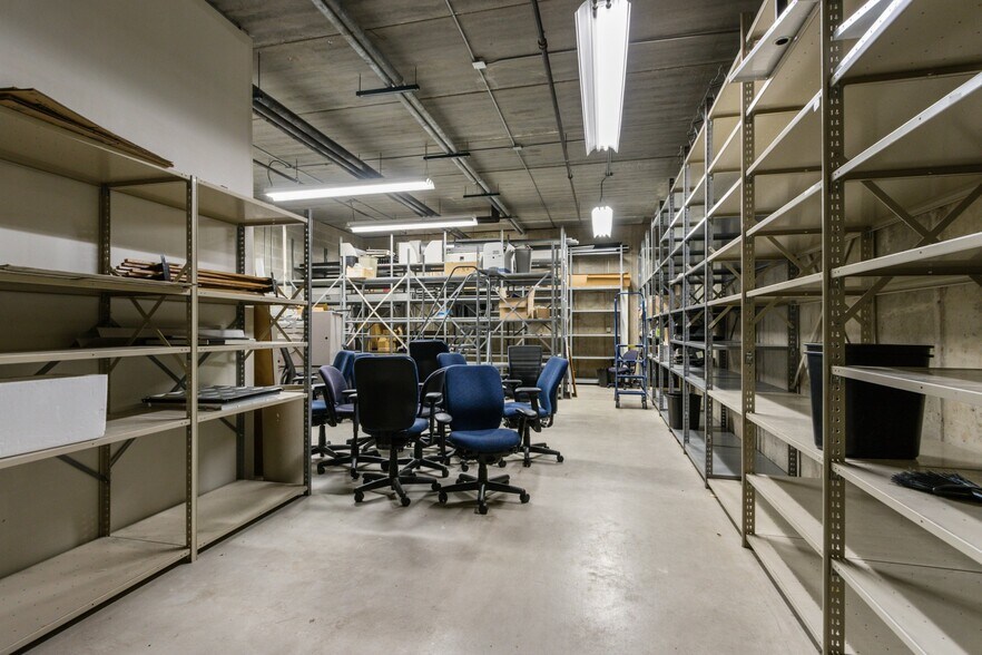 More Photos Of 1088 Springhurst Dr, Green Bay Office For Lease