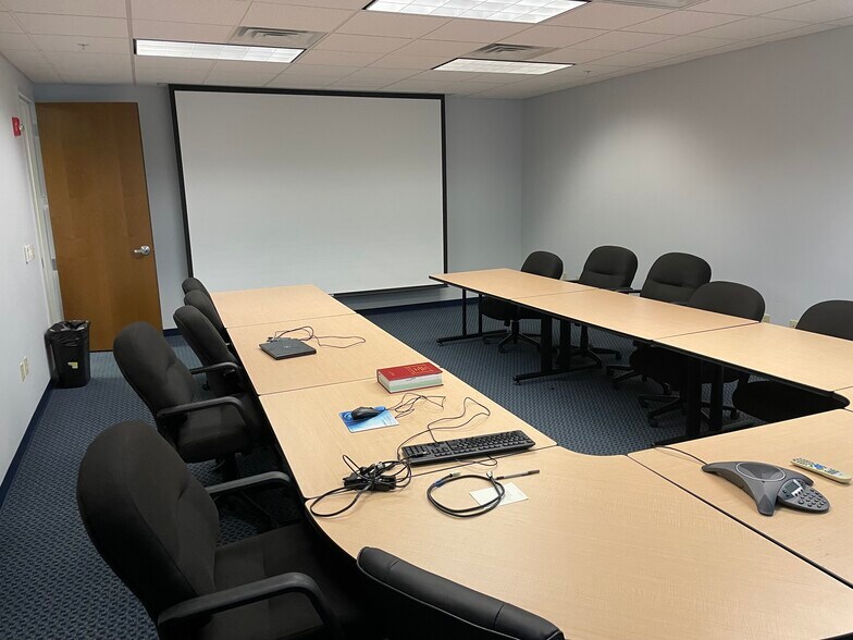 More Photos Of 500 Office Center Dr, Fort Washington Unknown For Lease