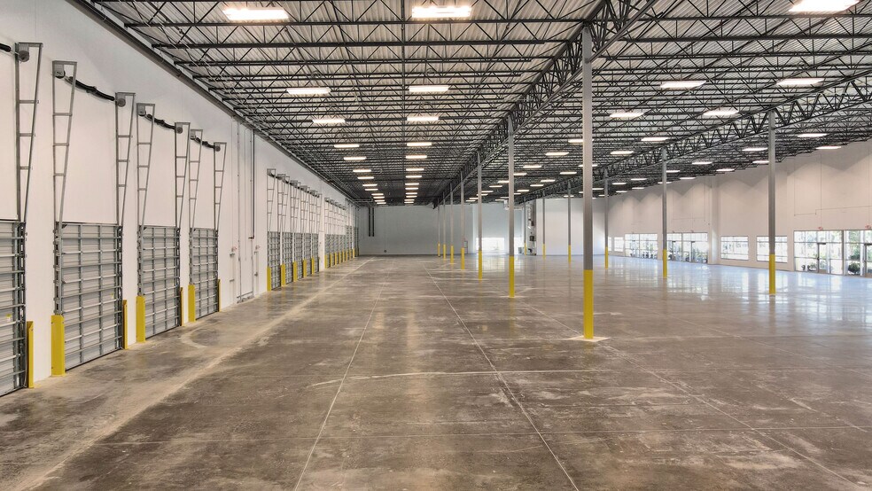 More Photos Of 14661 Jetport Loop, Fort Myers Unknown For Lease