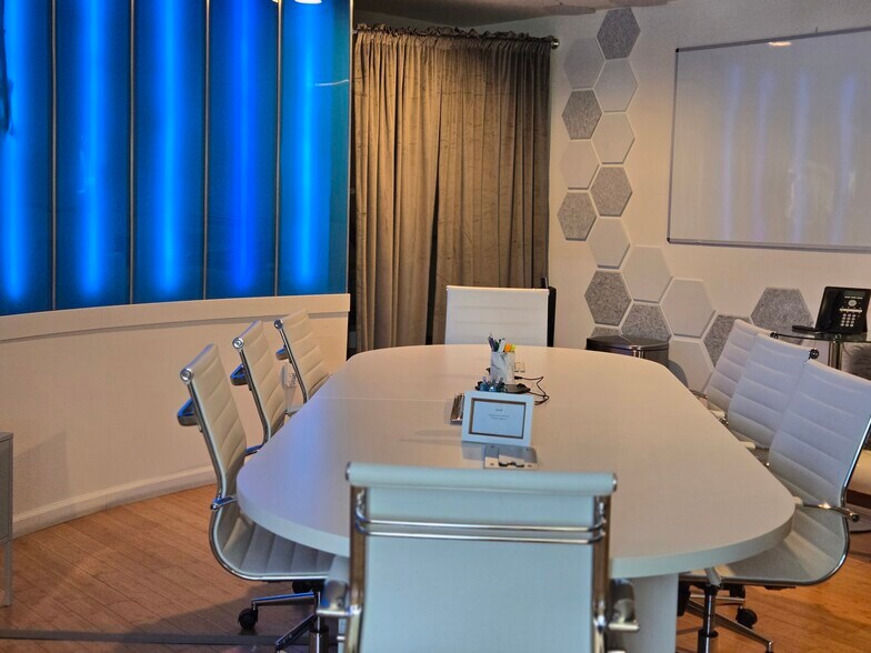 More Photos Of 2201 N Hollywood Way, Burbank Showroom For Lease