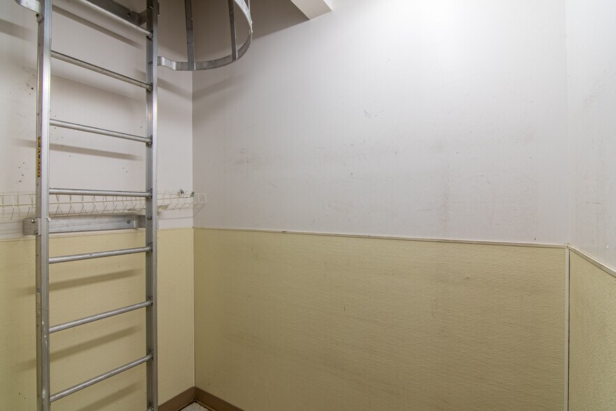 More Photos Of 201 W 5th St, Bonham Medical For Sale