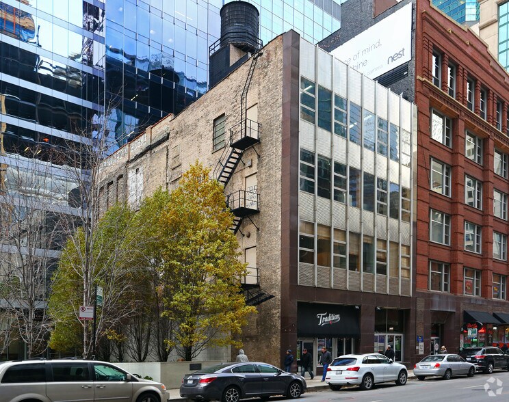 Primary Photo Of 160 N Franklin St, Chicago Office For Lease